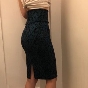 deep green pencil skirt with black velvet pattern and middle split, tight xs